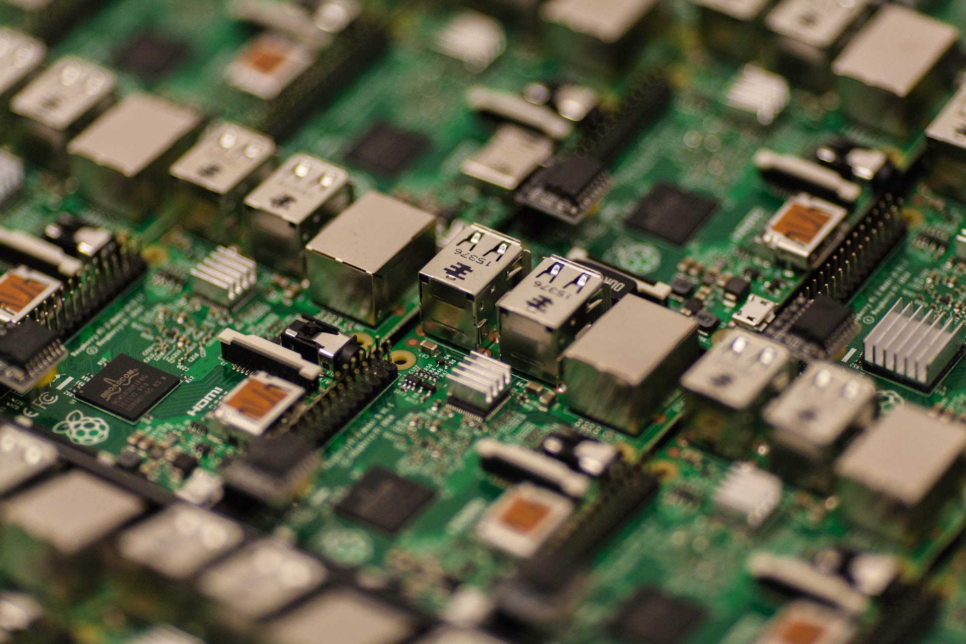 capacitors-chip-circuit-board-57007.jpg